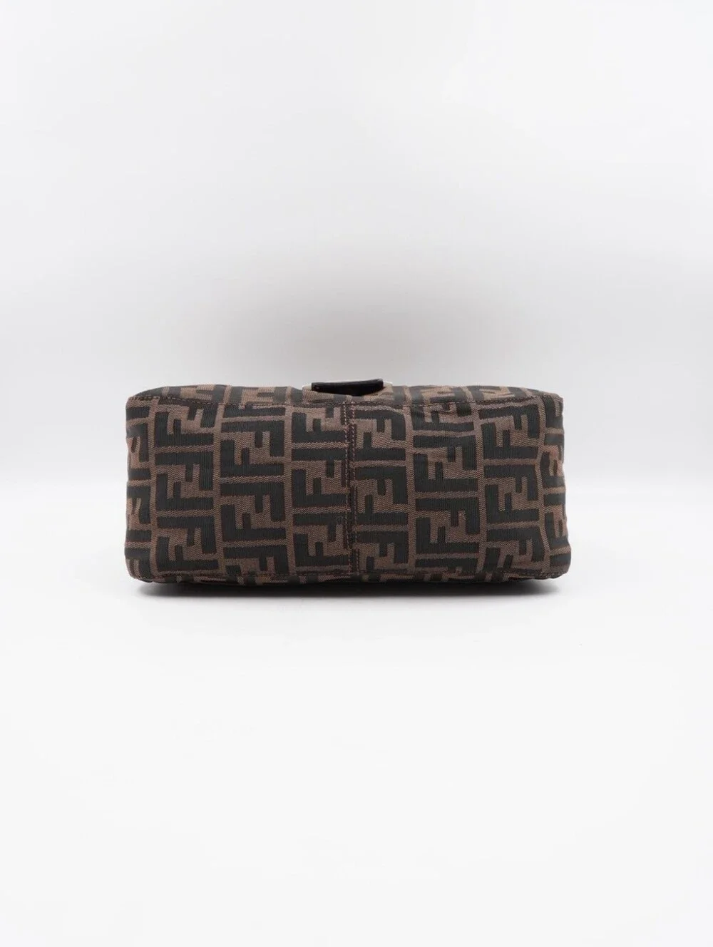 CO20 💟 FENDI Zucca Mama Baguette Tobacco